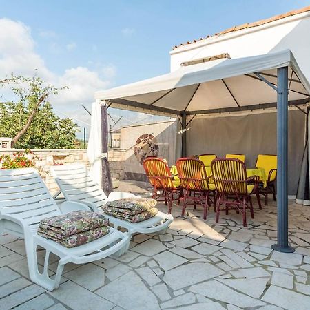 Kuca Za Odmor Lucy Apartment Пула Екстериор снимка