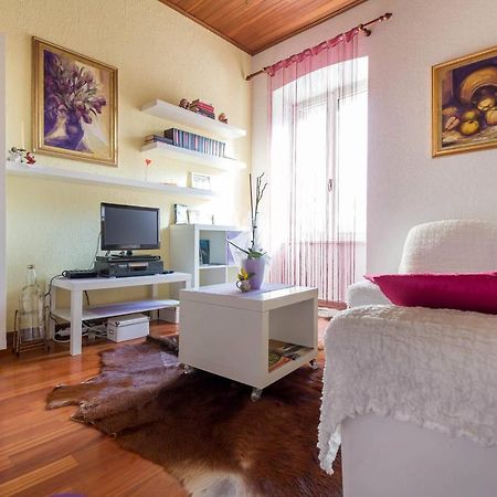 Kuca Za Odmor Lucy Apartment Пула Екстериор снимка