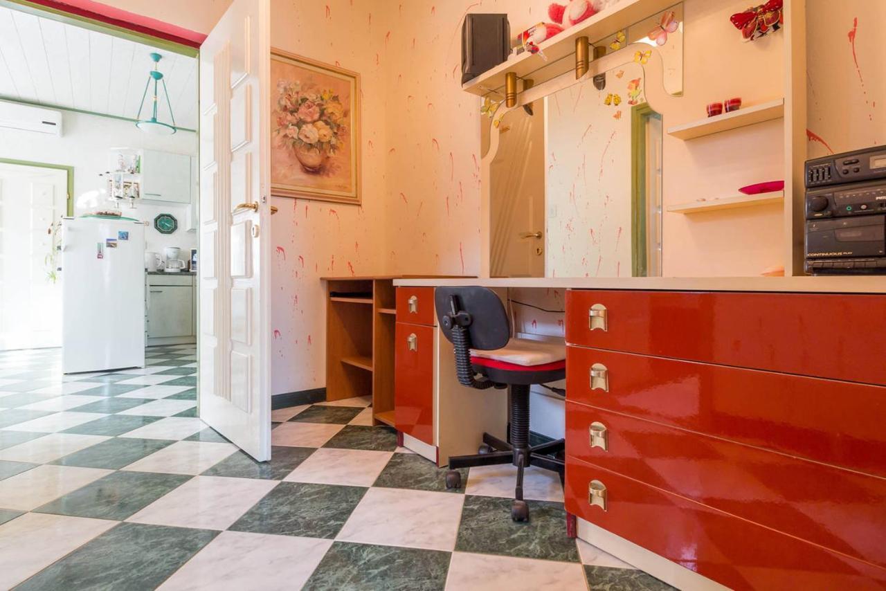 Kuca Za Odmor Lucy Apartment Пула Екстериор снимка