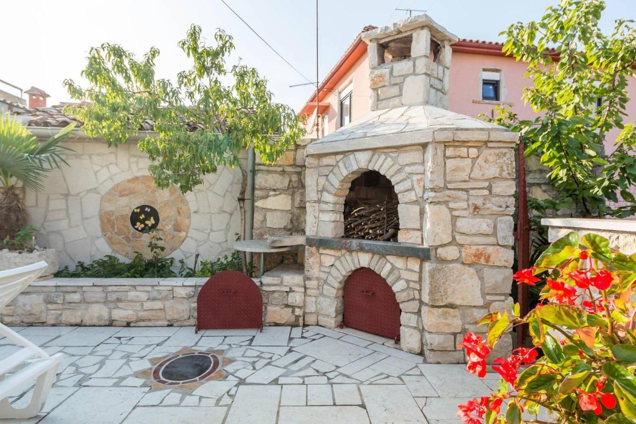 Kuca Za Odmor Lucy Apartment Пула Екстериор снимка