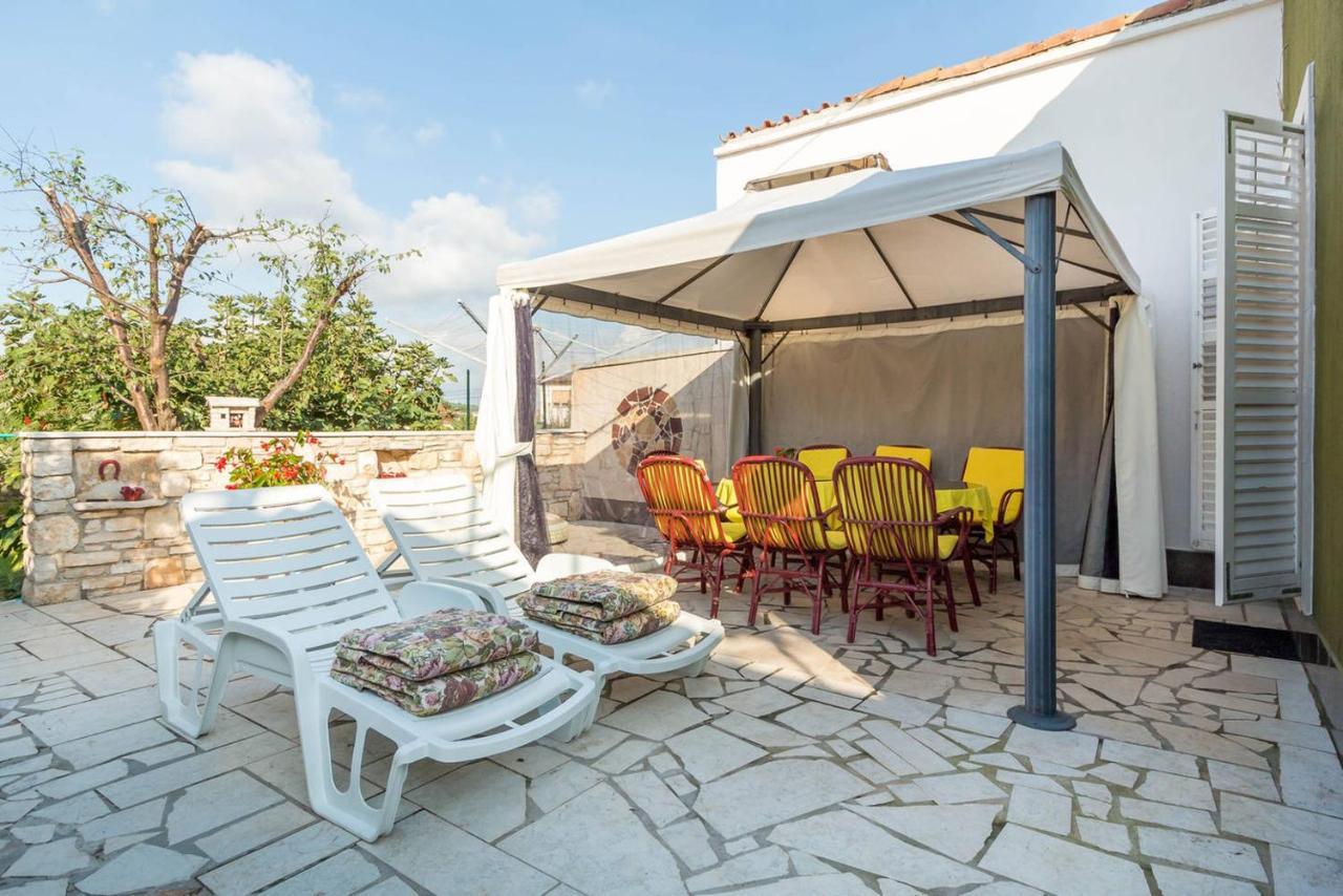 Kuca Za Odmor Lucy Apartment Пула Екстериор снимка
