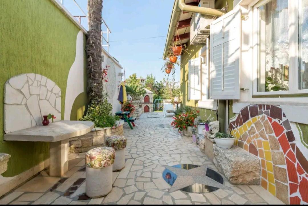 Kuca Za Odmor Lucy Apartment Пула Екстериор снимка