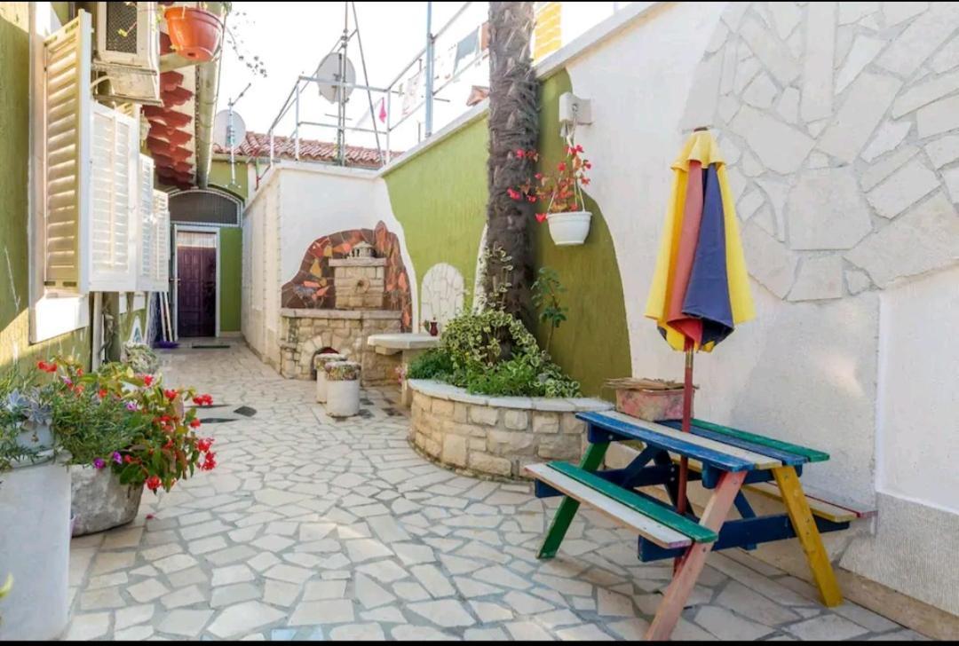 Kuca Za Odmor Lucy Apartment Пула Екстериор снимка