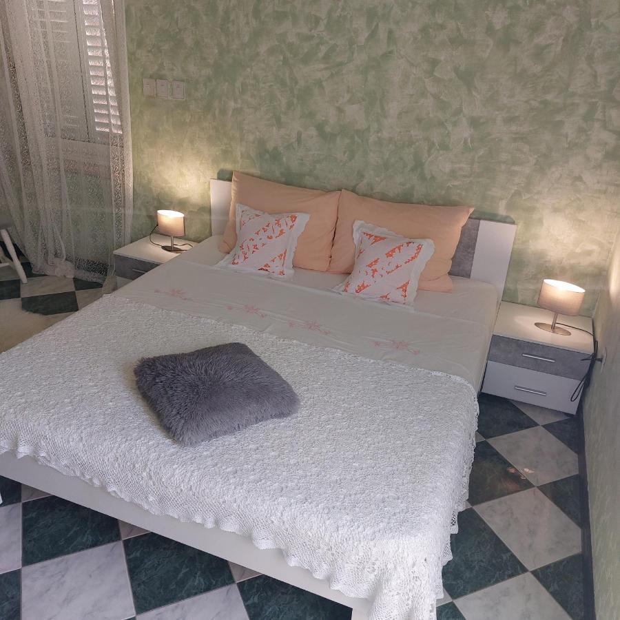 Kuca Za Odmor Lucy Apartment Пула Екстериор снимка